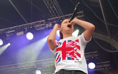 Mushkaa, durant l'actuació a l'Embassa't | Karen Madrid